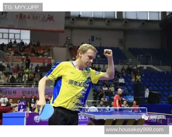 职业摔跤冠军卫冕战激情对决引发全场热血沸腾的巅峰时刻