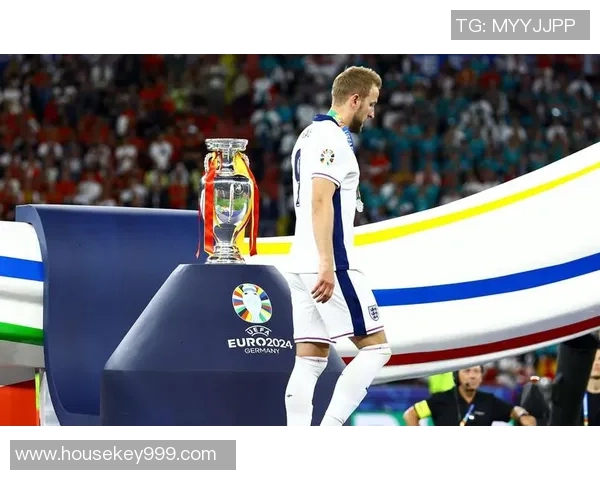 德甲赛场凯恩再度破门展现锋芒助力球队争冠之路