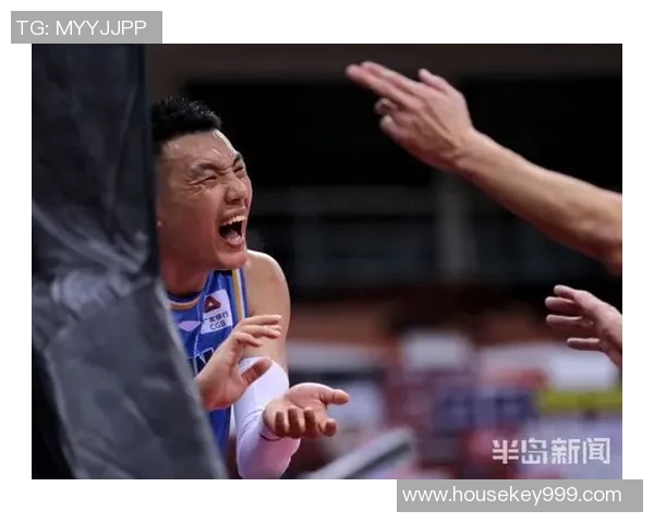 戴伟浚精彩任意球破门助力球队逆转胜利展现超凡球技