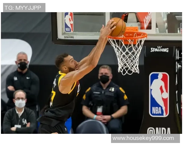 戈贝尔领军爵士队晋级西部总决赛:从防守到进攻的完美蜕变 戈贝尔领军爵士队晋级西部总决赛:从防守到进攻的完美蜕变