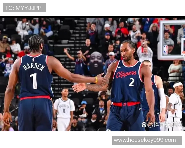 快船逆转爵士,路威表现稳健,点燃季后赛战火 快船逆转爵士,路威表现稳健,点燃季后赛战火